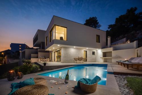Seaside luxury villa with a swimming pool Zaostrog Makarska 19037 — 4-Star Luxury Hotel in Veliki Drvenik, Croatia
