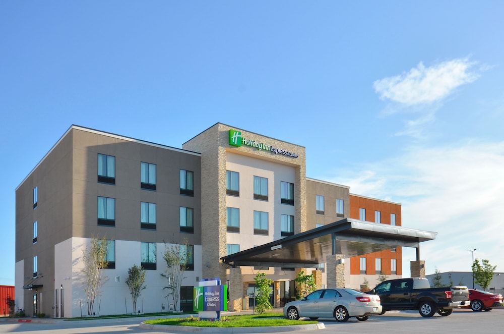 Holiday Inn Express & Suites Oklahoma City Mid Arpt Area by IHG in Oklahoma City, United States