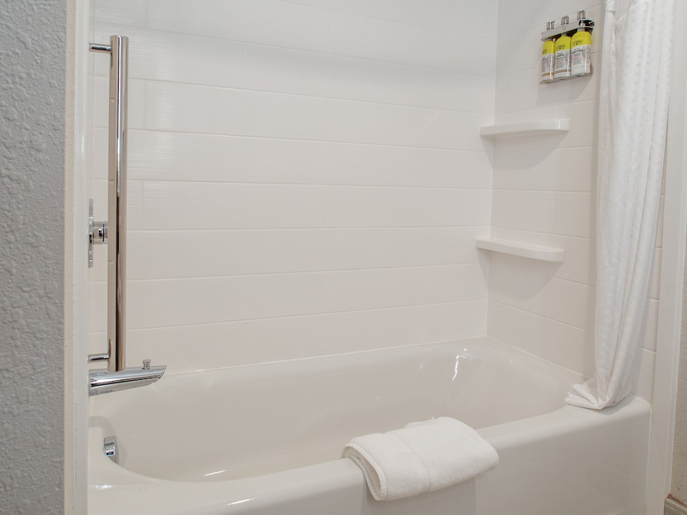 Holiday Inn Express & Suites Oklahoma City Airport by IHG - photo 10