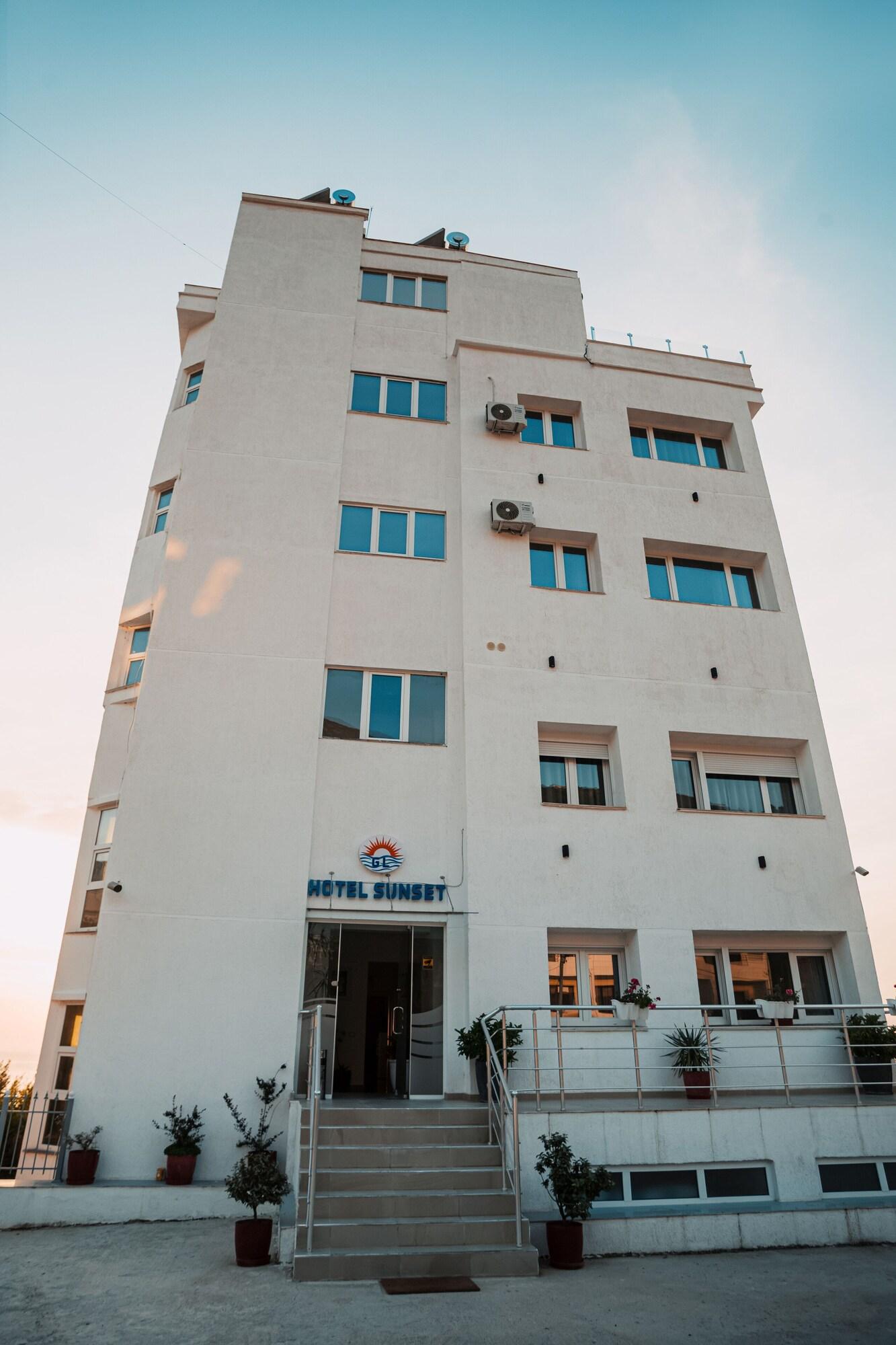 Sunset Hotel Roza - last minute hotel in Vlore