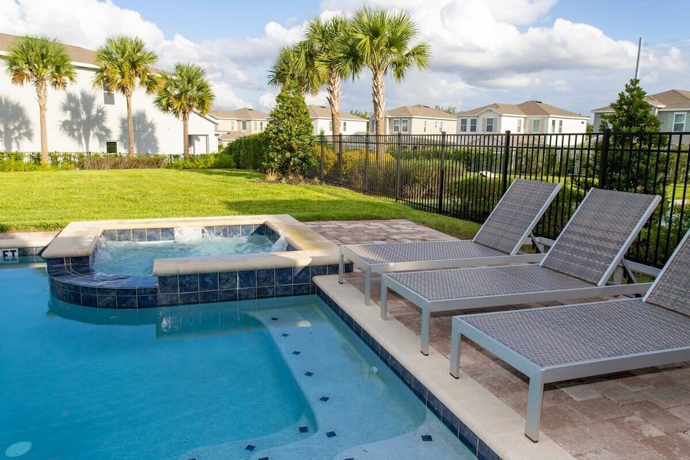 Luxurious 5Bd Single Family w Pool&Jacuzzi @Encore Resort 7432 - photo 40