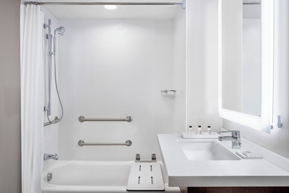 Delta Hotels by Marriott Green Bay - photo 23