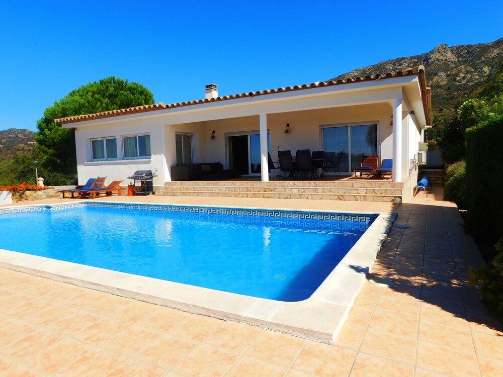 Villa Bella Vista A131 — 4-Star Luxury Hotel in Pau, Spain