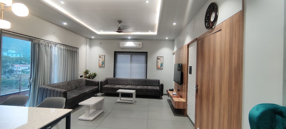 Hotel Mountain View - carbon neutral hotel in Nashik