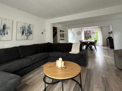 Big Family Villa 12p Big Garden with Bathtub And Jacuzzi — 4-Star Luxury Hotel in Zeewolde, Netherlands