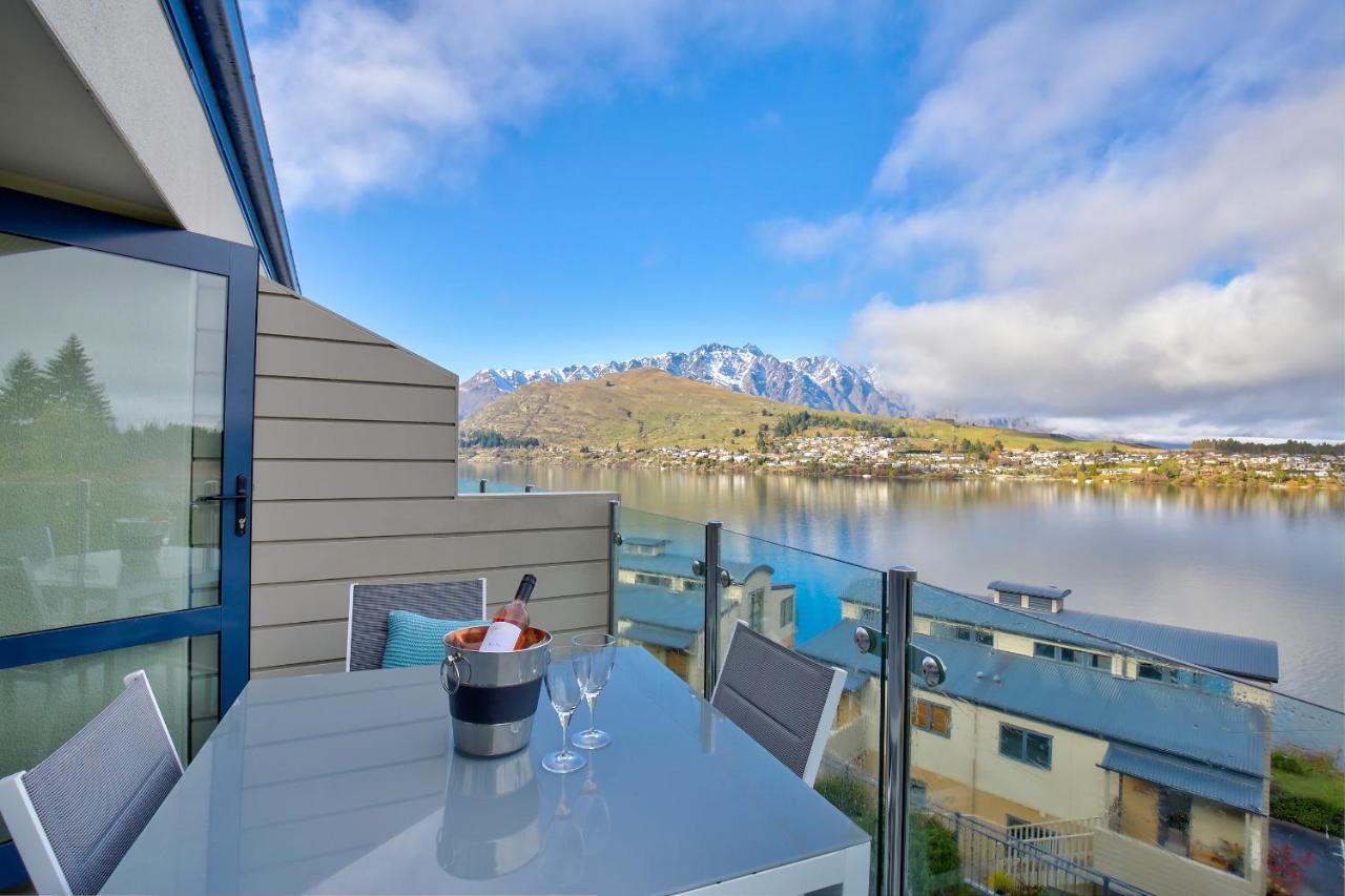 Central Water Views Queentown Holiday Townhouse — 4-Star Luxury Hotel in Queenstown, New Zealand