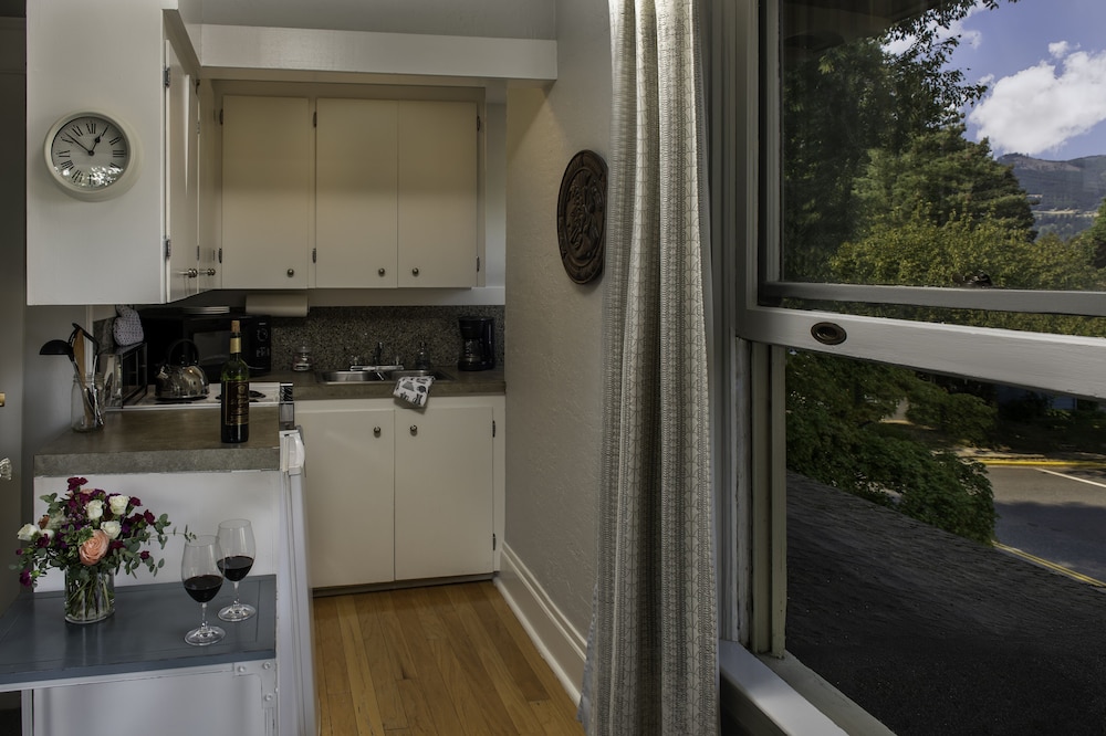 Inn at the Gorge - photo 22