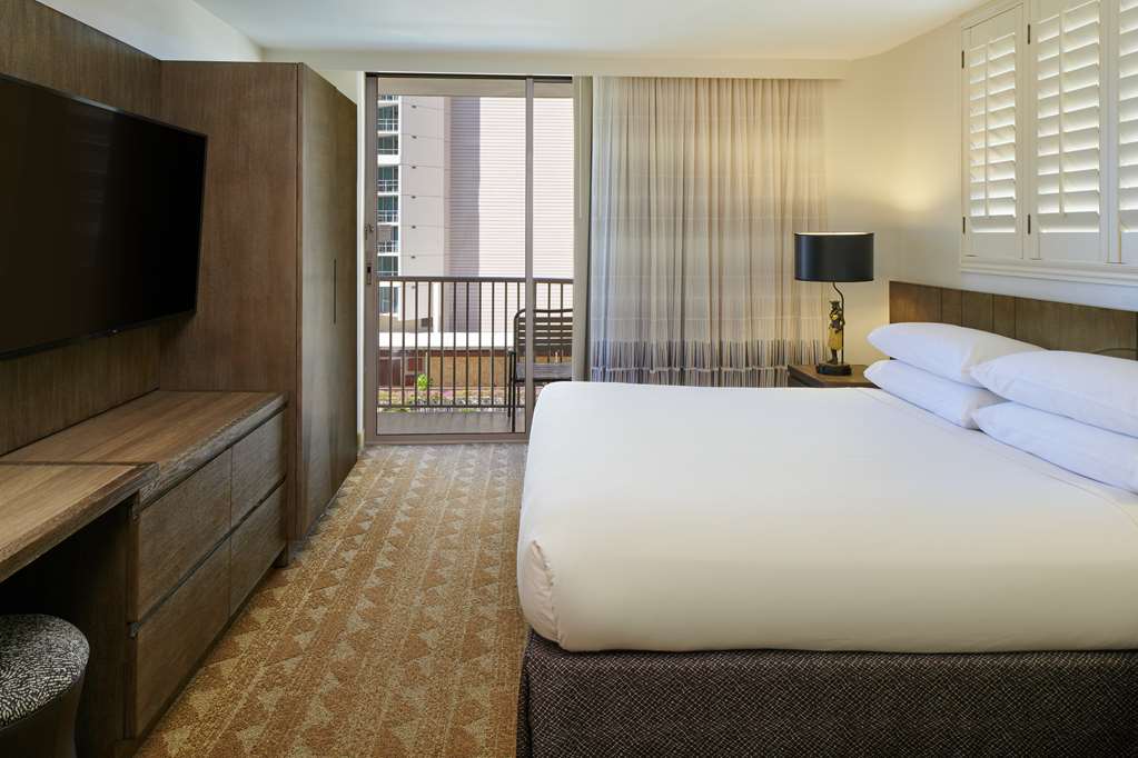 Embassy Suites by Hilton Waikiki Beach Walk - photo 22