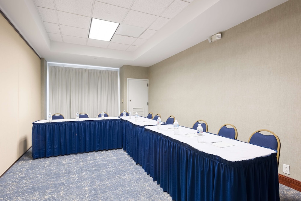 Hampton Inn Mount Airy - photo 46