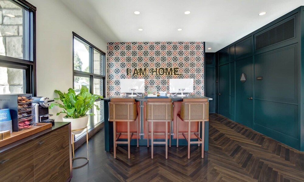 Global Luxury Suites In The Heart Of San Carlos - photo 14