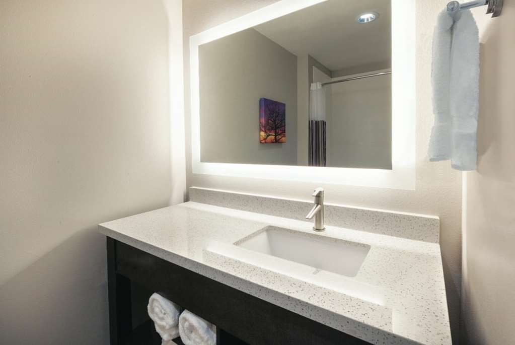 La Quinta Inn & Suites by Wyndham Marysville - photo 14