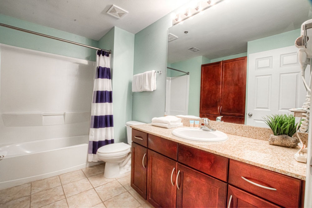 Laketown Wharf Resort by Aneliya's Rentals - photo 829