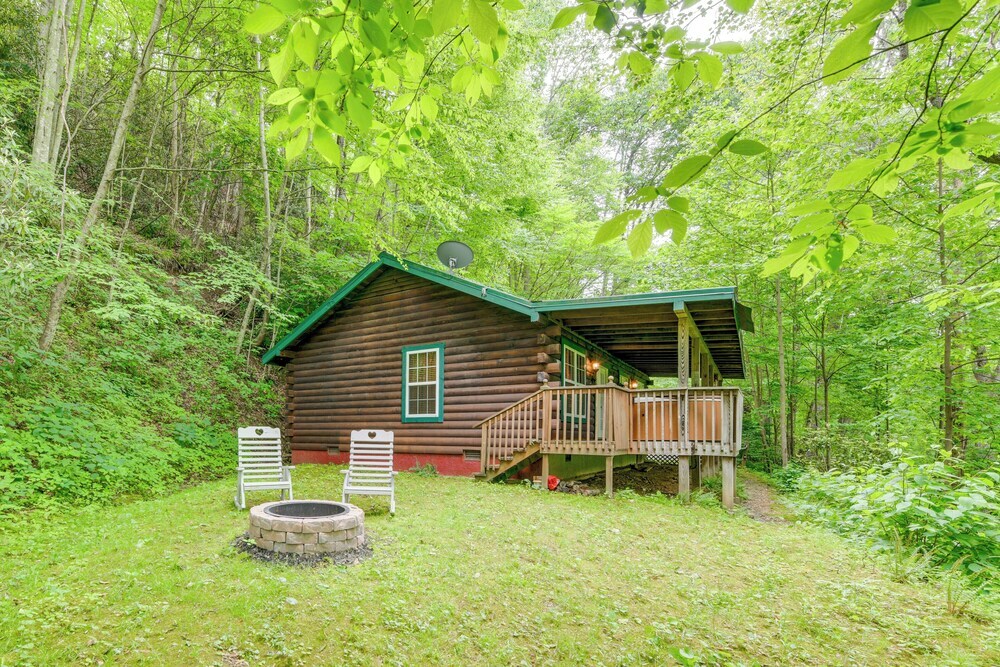 Serene Maggie Valley Retreat W Deck Hot Tub — Maggie Valley
