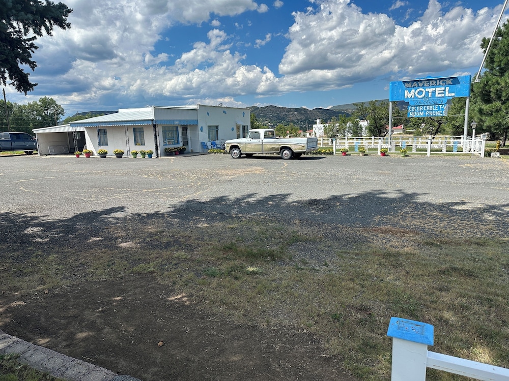 Maverick Motel and Glamp Ground - photo 33
