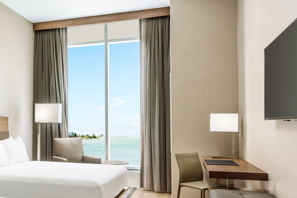 AC Hotel by Marriott San Francisco Airport Oyster Point Waterfront - photo 3