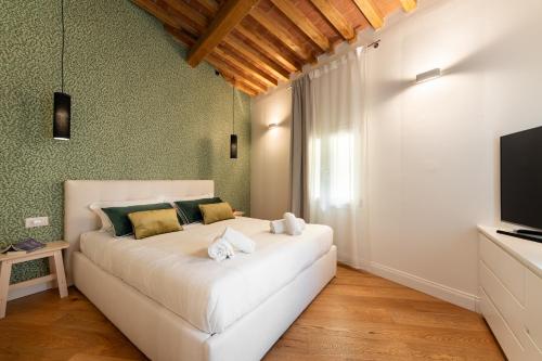 Keys of Italy Alpha Beta Gamma Tornabuoni 5 Luxury apartments in the fashion district — 4-Star Luxury Hotel in Florence, Italy