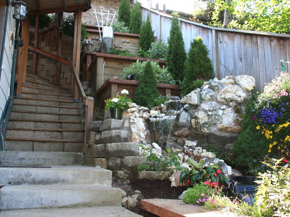 Beachside Villa Luxury Inn 4654875 — Juneau