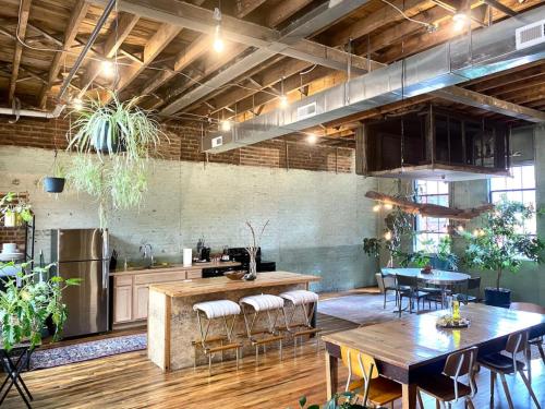 Downtown Lynchburg REAL loft living Va Virginia — 4-Star Luxury Hotel in Lynchburg, United States