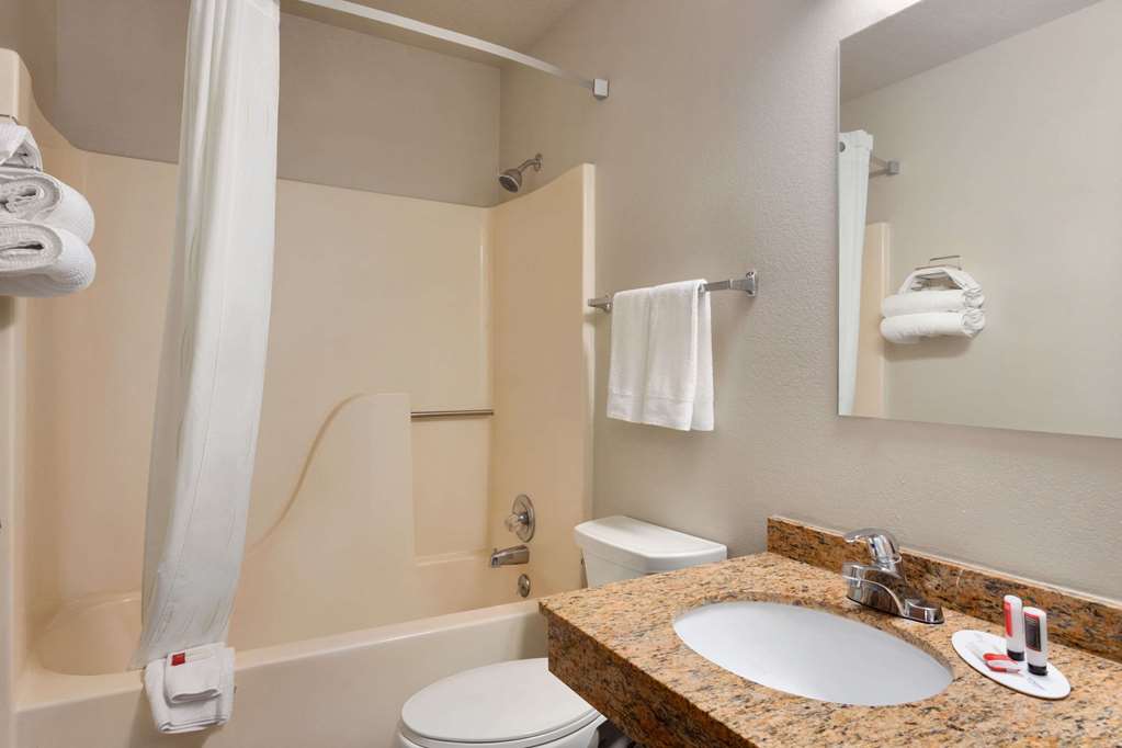 Travelodge by Wyndham Jefferson City - photo 13