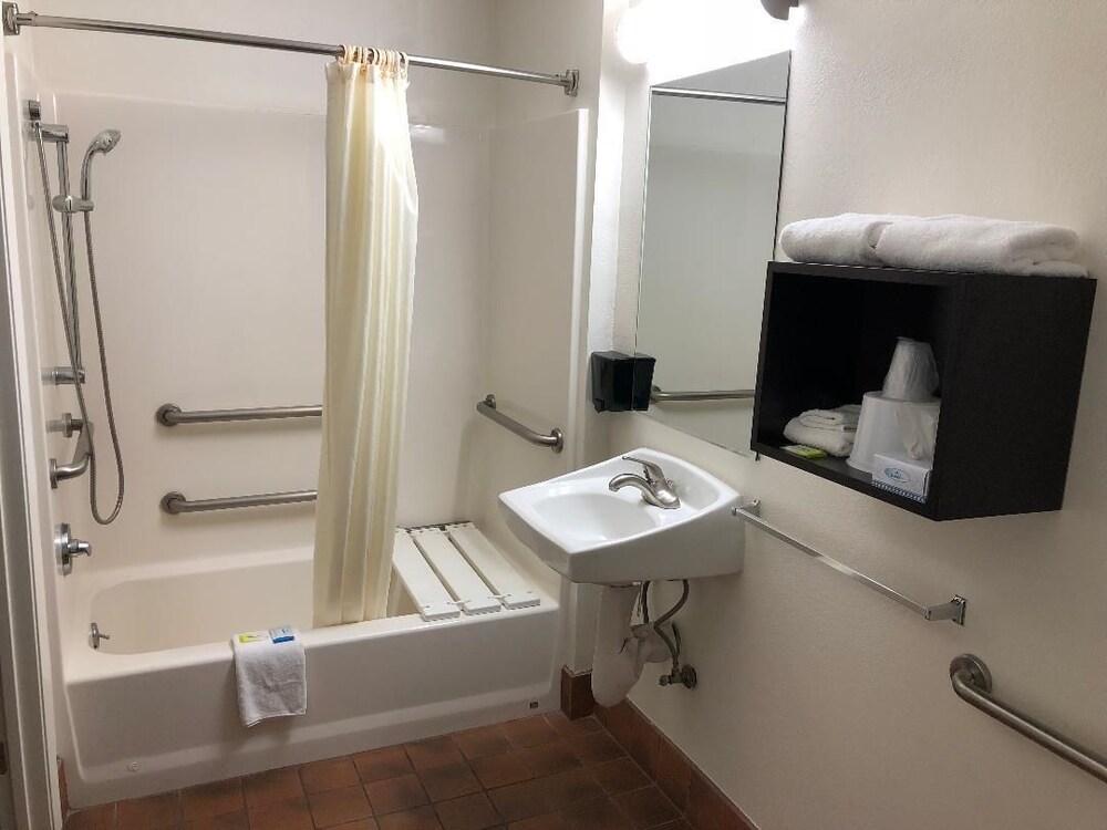 Inn Of Long Beach - photo 19