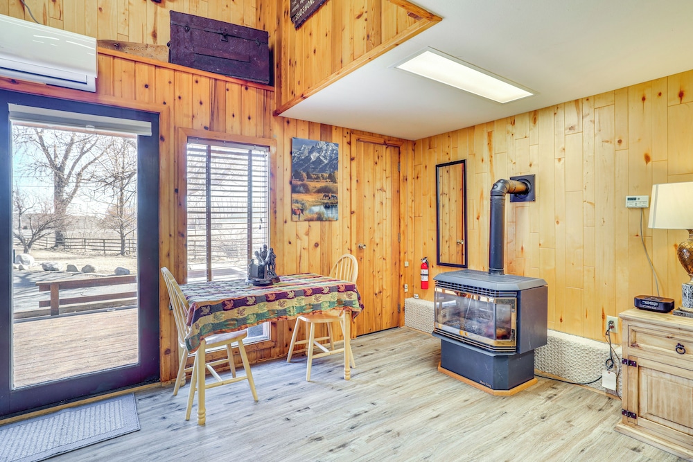 2 Mi To Main Street Mtn View Escape In Lander — Lander