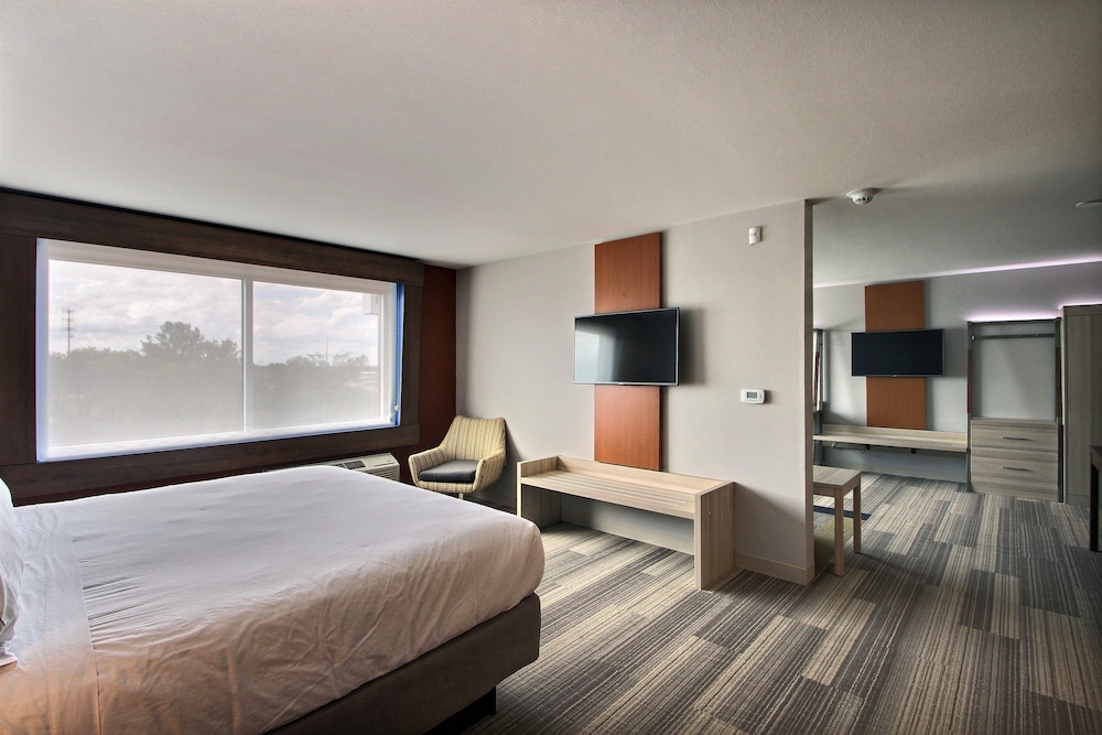 Holiday Inn Express & Suites Fond Du Lac by IHG - photo 11