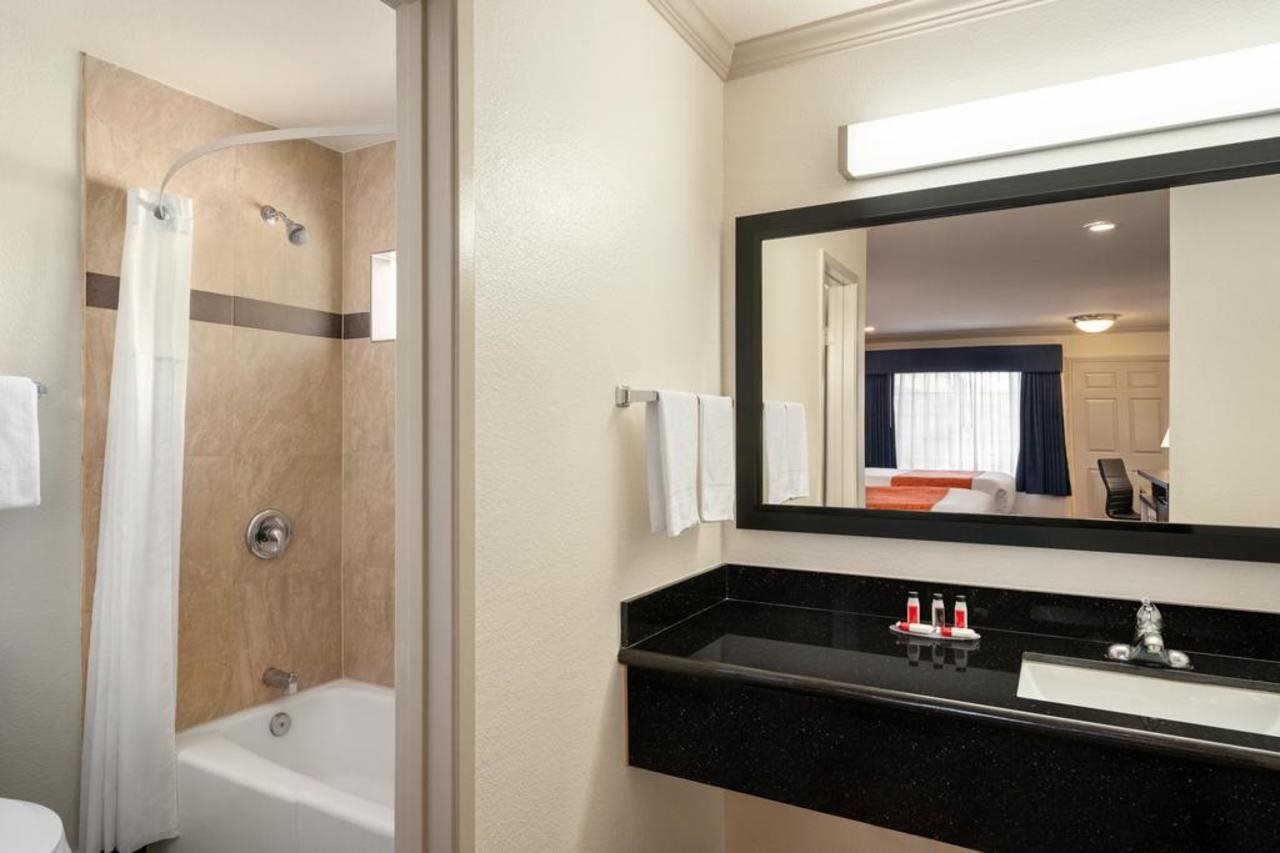San Diego State University Area Hotel - photo 7