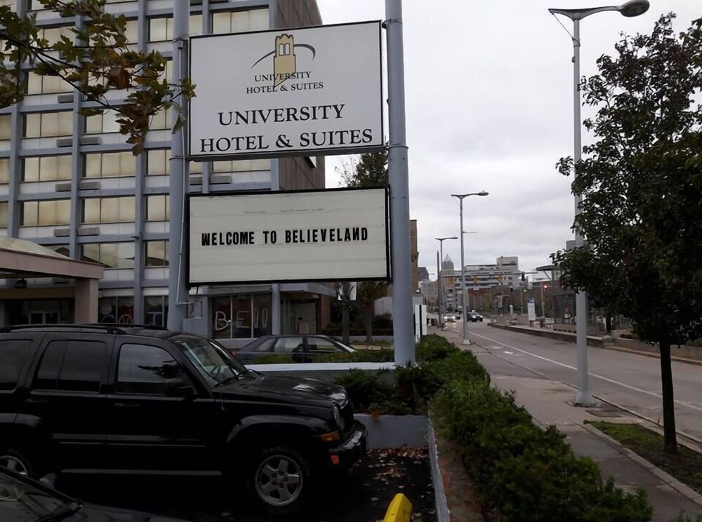 University Hotel & Suites - photo 35