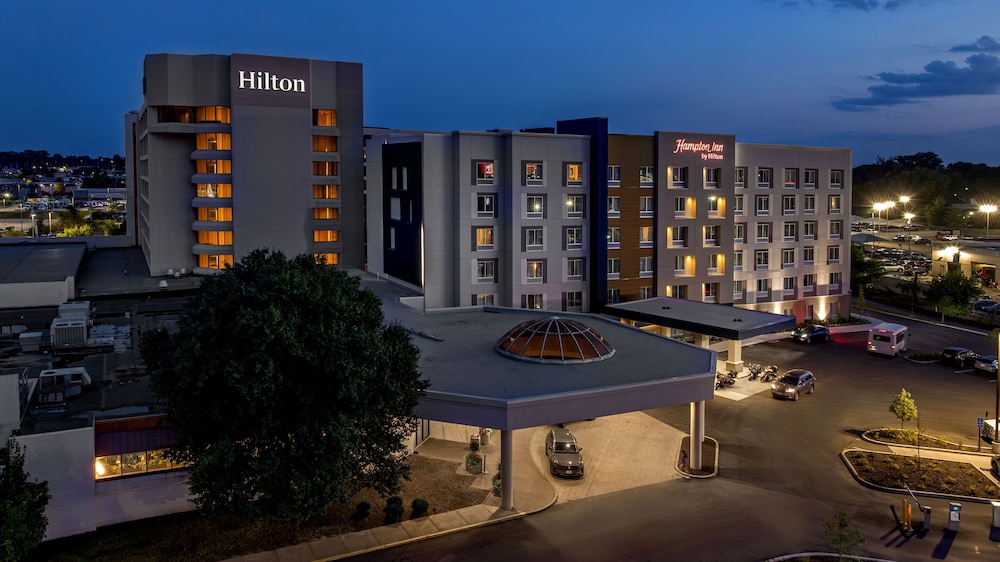 Hilton St. Louis Airport - photo 2