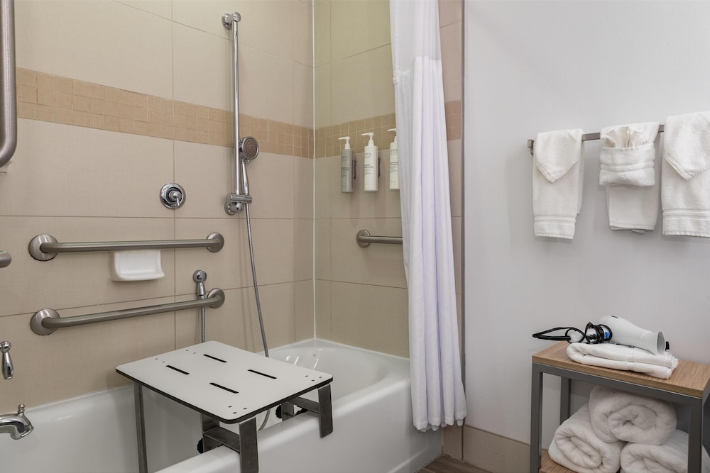 Hilton Garden Inn Auburn - photo 33