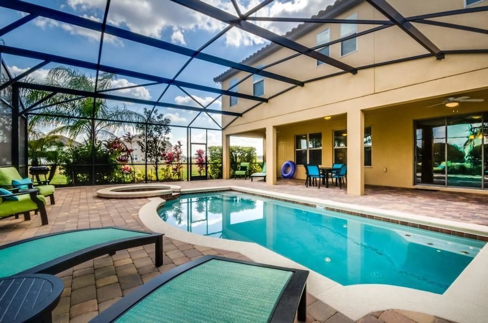 Fantastic 7 Bed 6 Bath Spa Pool Highend - photo 19