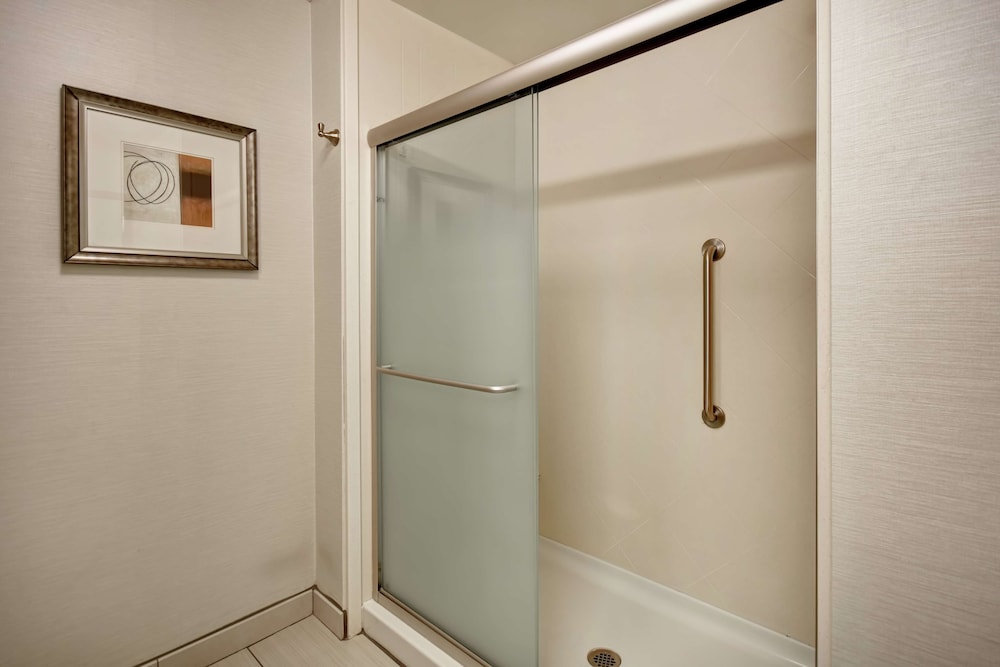 Hampton Inn Middletown - photo 42