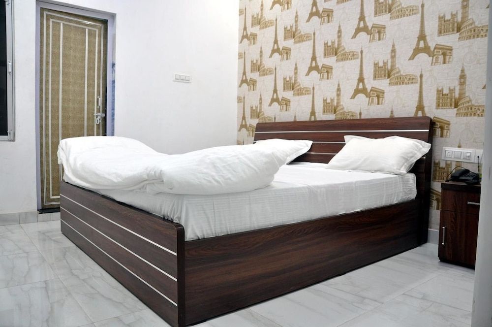Hotel Shalimar Palace — Raebareli