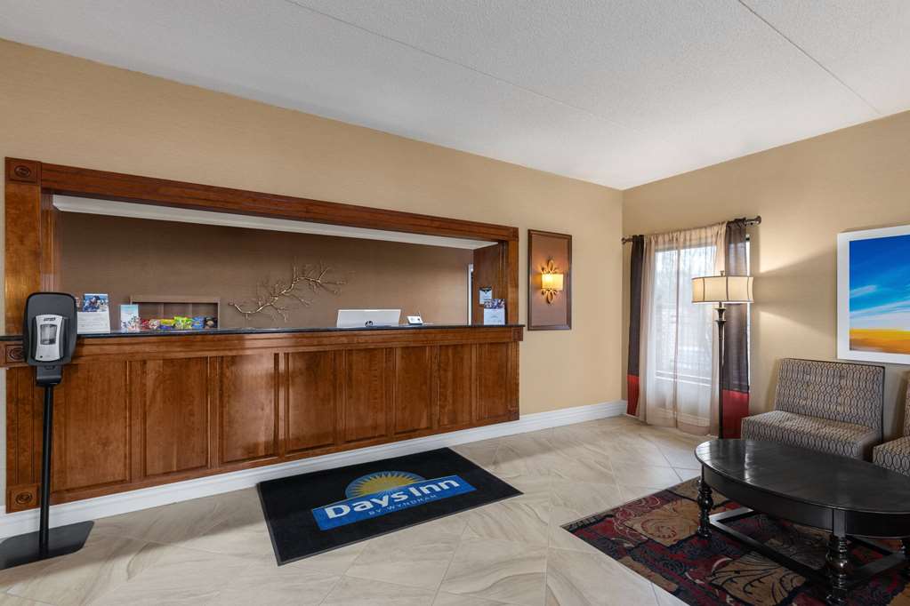 Days Inn by Wyndham Columbia Kentucky - photo 17