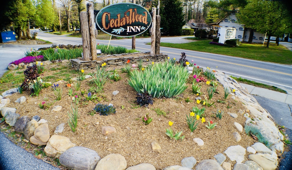 CedarWood Inn - photo 102