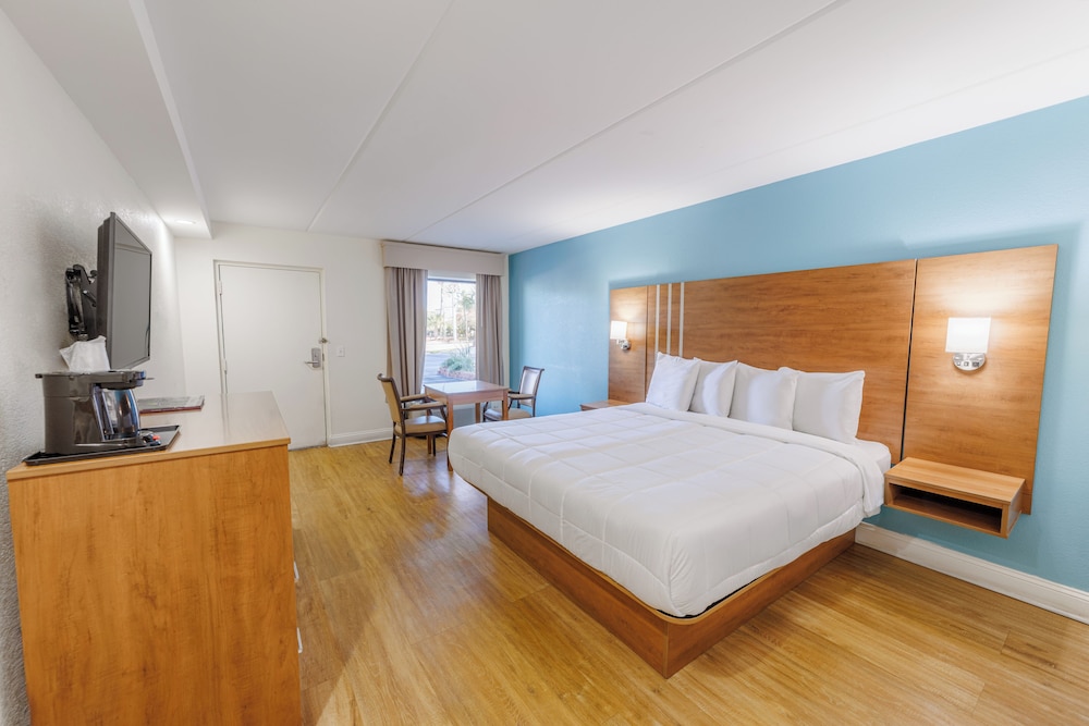 Dunes Inn & Suites - photo 12