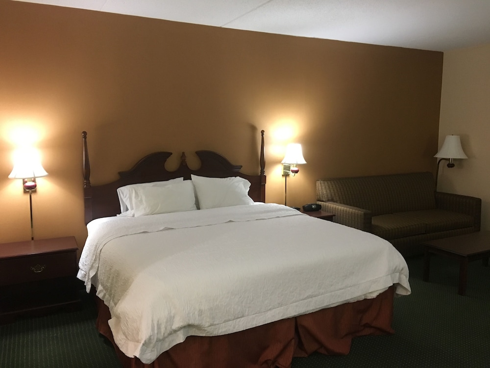 Hampton Inn Bedford - photo 9