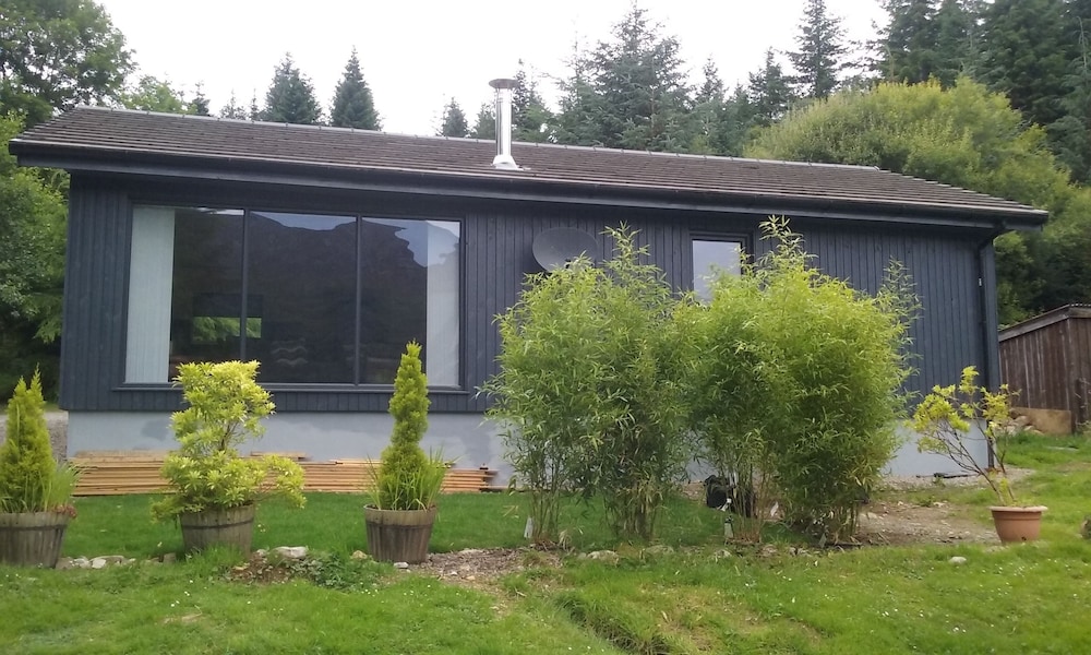 Loch Ness Highland Cottages — 4-Star Luxury Hotel in Inverness, United Kingdom