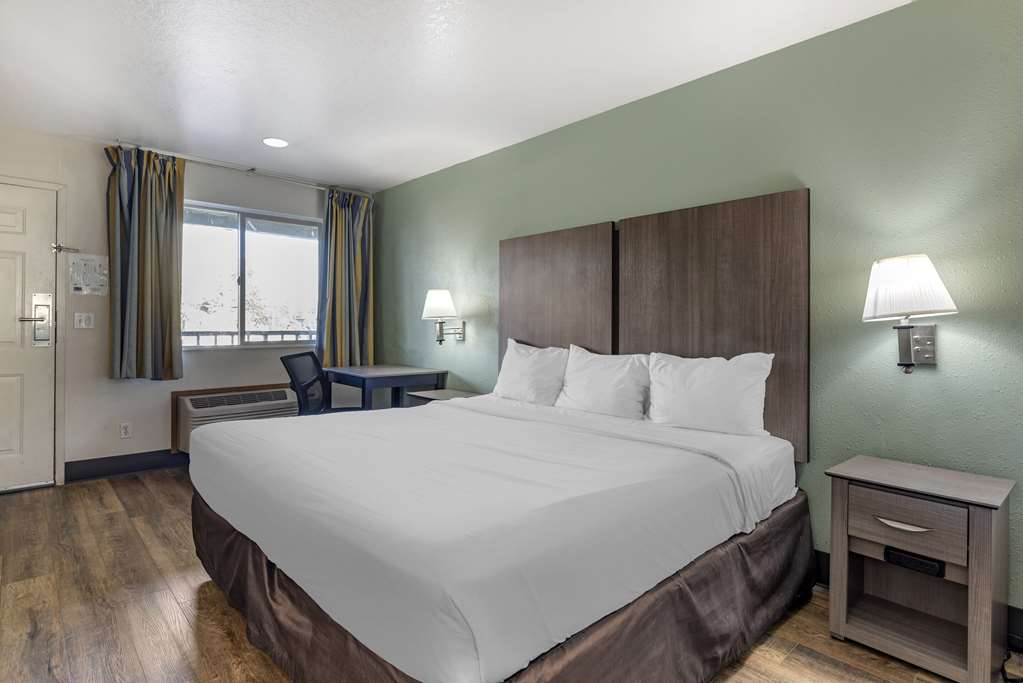 Econo Lodge Portland Airport - photo 5