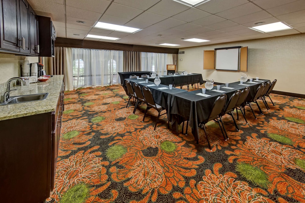Hampton Inn by Hilton Clarksville - photo 36
