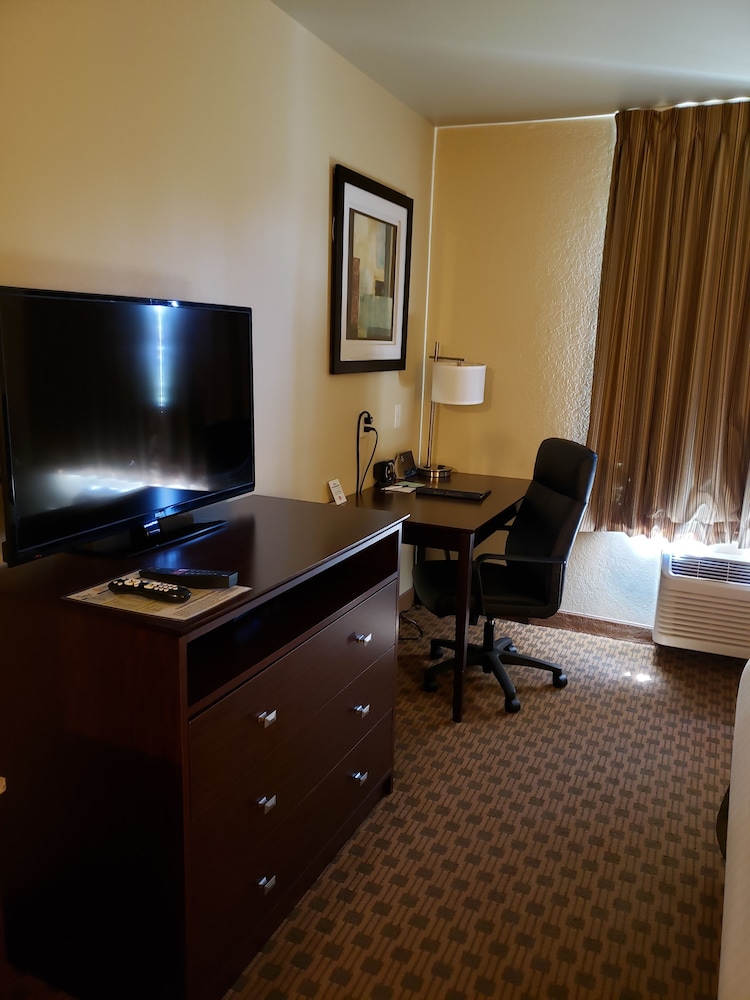 Cobblestone Inn & Suites Schuyler - photo 6