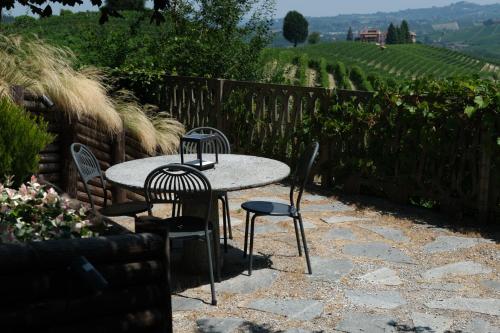 Cannubi San Lorenzo Appartamento — 4-Star Luxury Hotel in Barolo, Italy