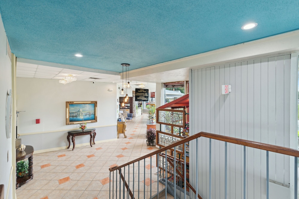 Days Inn by Wyndham Toledo - photo 24