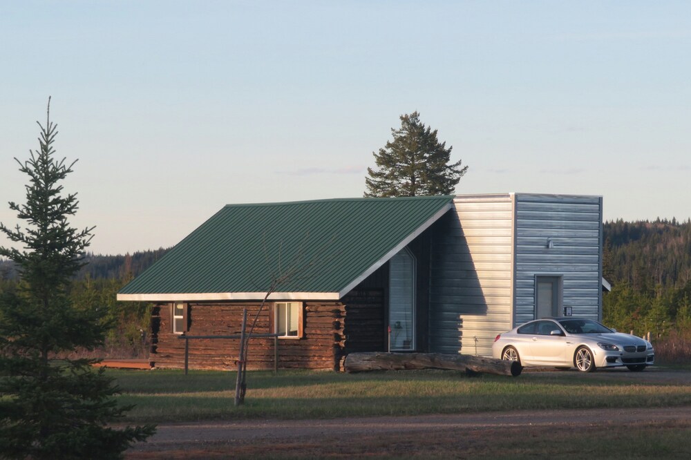 Woodhouse Cottages and Ranch — 4-Star Luxury Hotel in Prince George, Canada