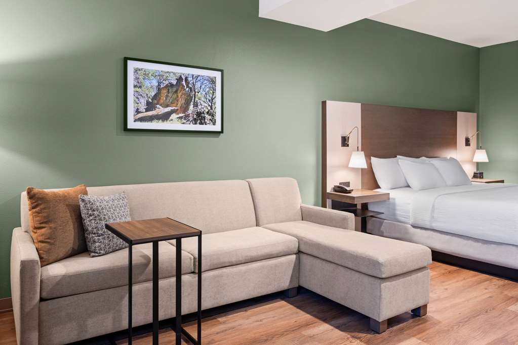 La Quinta Inn and Suites by Wyndham Lincoln - photo 37