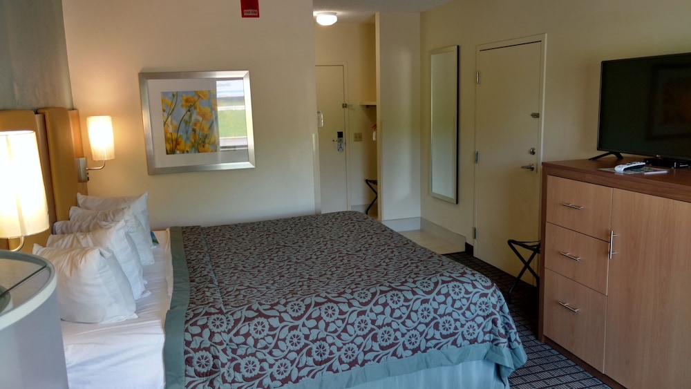 Days Inn by Wyndham Ashland - photo 9