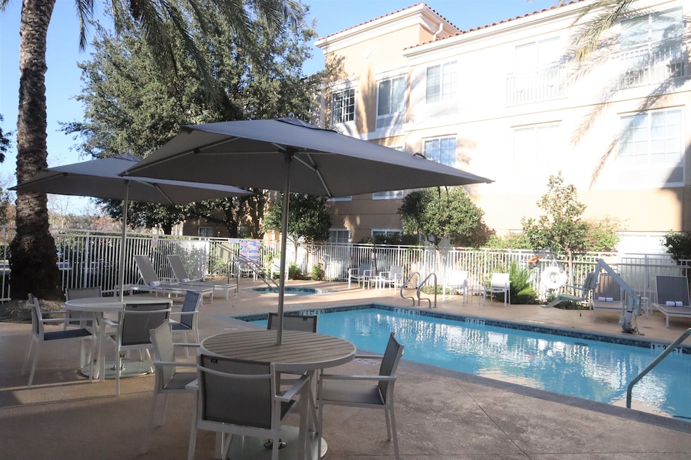 Hilton Garden Inn Calabasas - photo 17