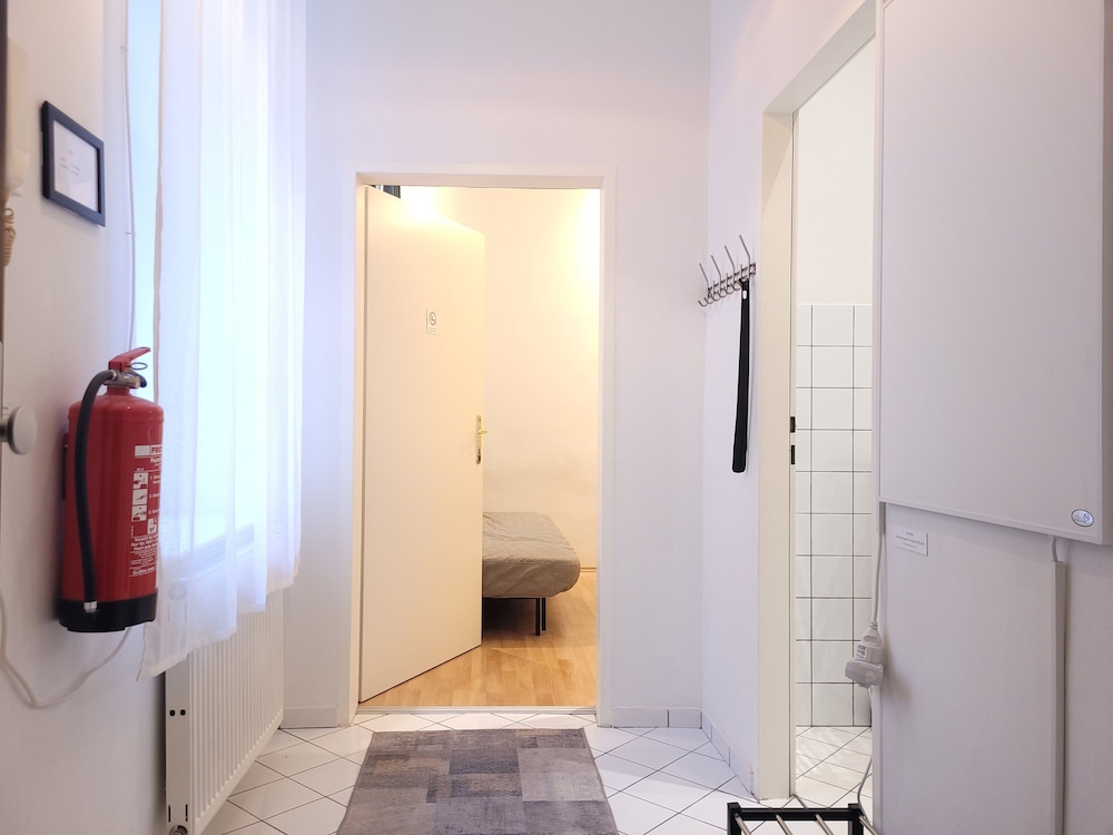 3 Bedrooms 72sqm 15 min. City Center — 4-Star Luxury Hotel in Vienna, Austria