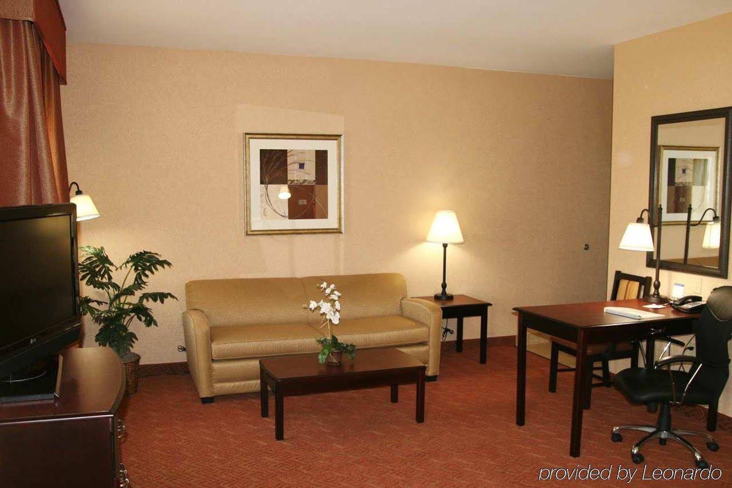 Durant Inn & Suites - photo 28