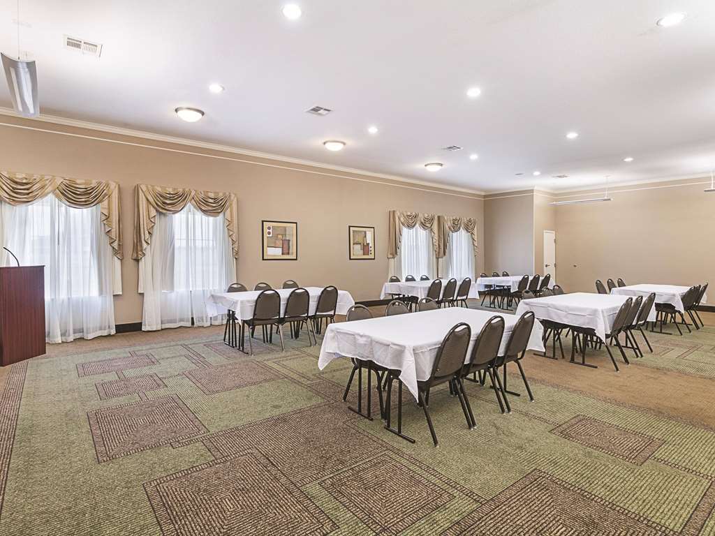 La Quinta Inn & Suites by Wyndham Waxahachie - photo 17
